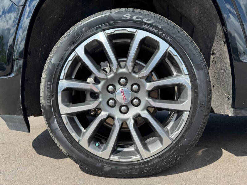 2022 GMC Acadia Denali