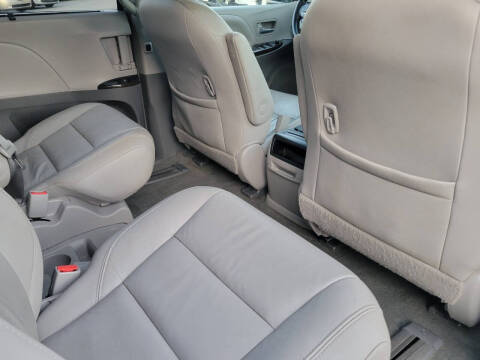 2015 Toyota Sienna XLE 8-Passenger