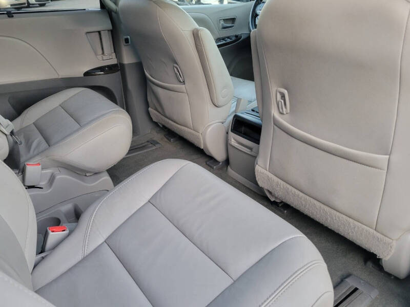2015 Toyota Sienna XLE 8-Passenger