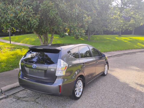 2014 Toyota Prius v Five
