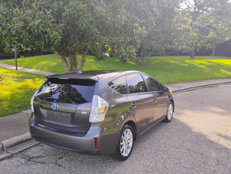 2014 Toyota Prius v Five