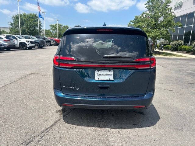 2022 Chrysler Pacifica Touring L