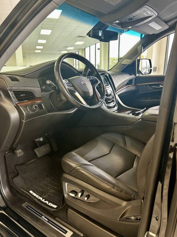 2018 Cadillac Escalade Standard