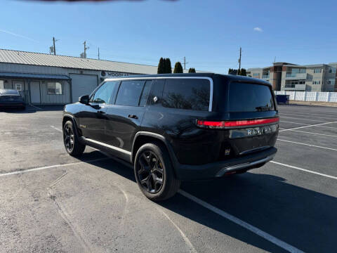 2024 Rivian R1S Adventure