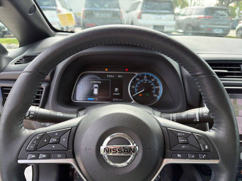 2022 Nissan LEAF SV