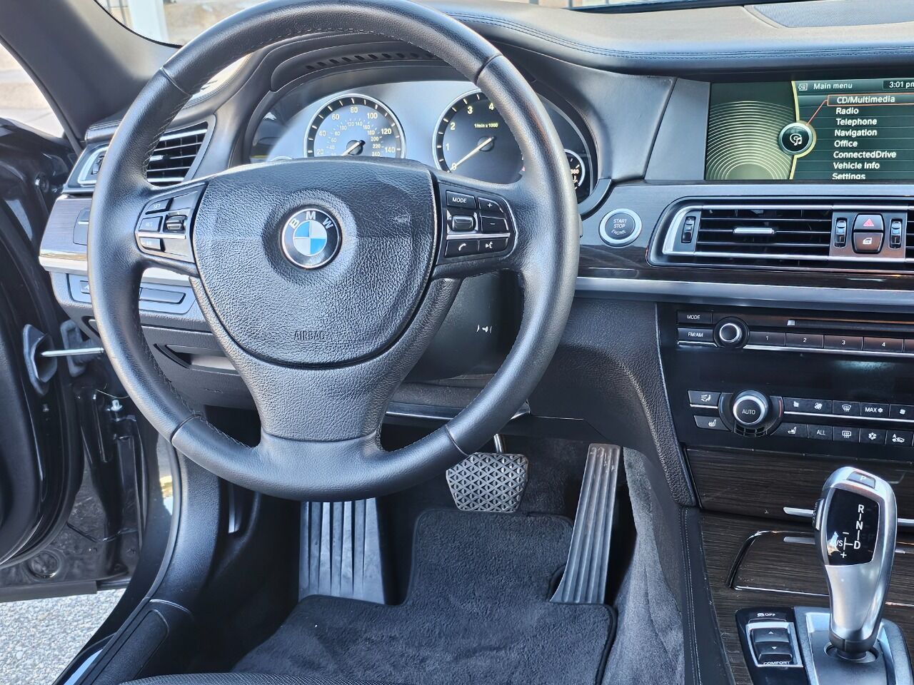 2011 BMW 7 Series 37