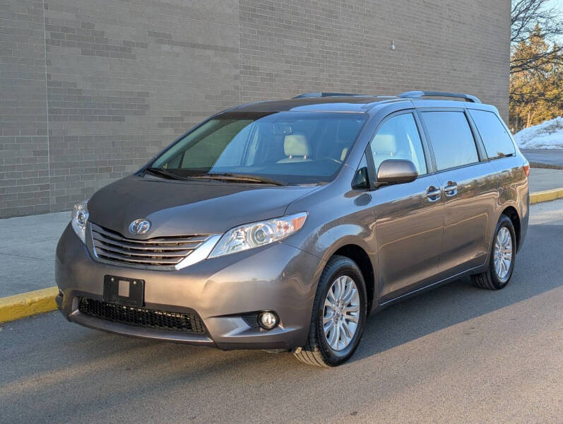 2017 Toyota Sienna XLE 8-Passenger