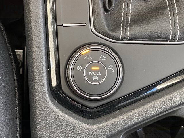 2025 Volkswagen Taos SEL 4Motion