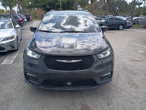 2022 Chrysler Pacifica Touring L