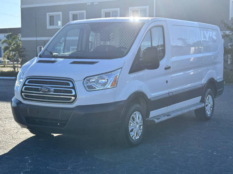 2016 Ford Transit Base's photo