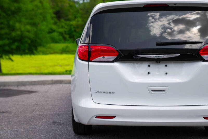 2023 Chrysler Voyager LX