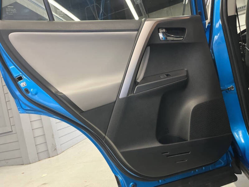 2017 Toyota RAV4 Hybrid XLE