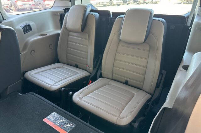 2022 Ford Transit Connect Titanium