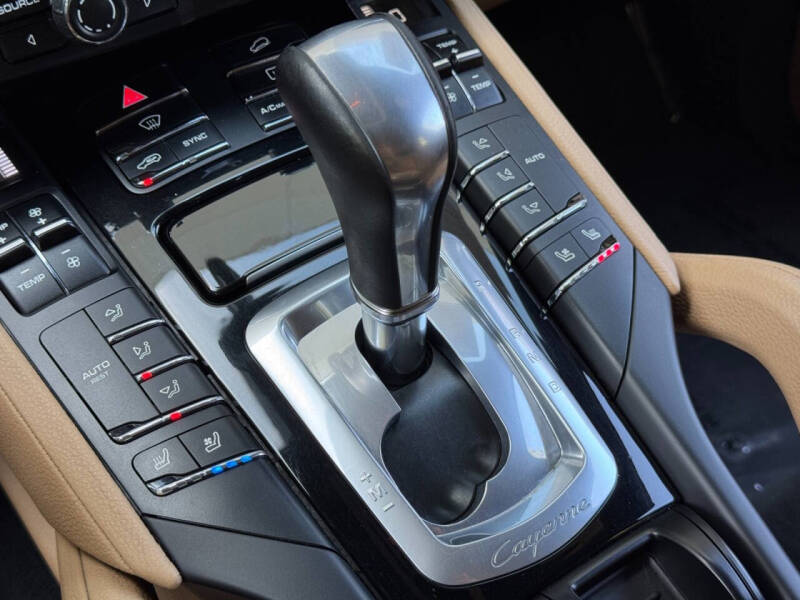 2014 Porsche Cayenne Platinum