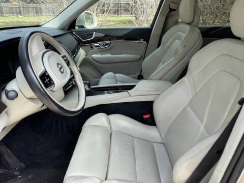 2016 Volvo XC90 T6 Momentum