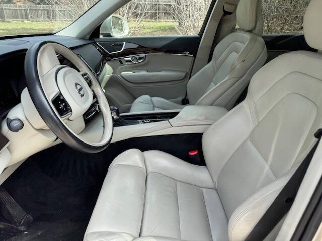 2016 Volvo XC90 T6 Momentum