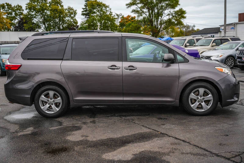 2015 Toyota Sienna LE 8-Passenger