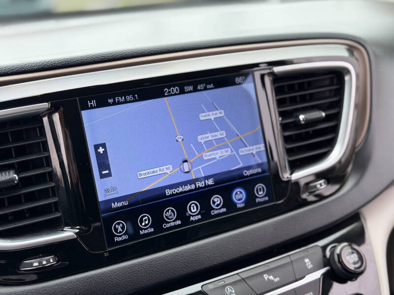 2017 Chrysler Pacifica Touring-L Plus