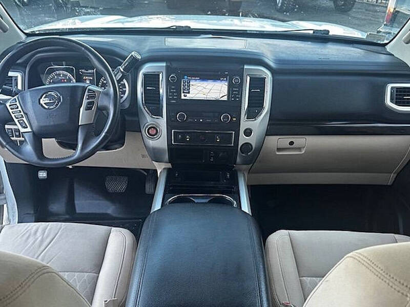 2017 Nissan Titan SV