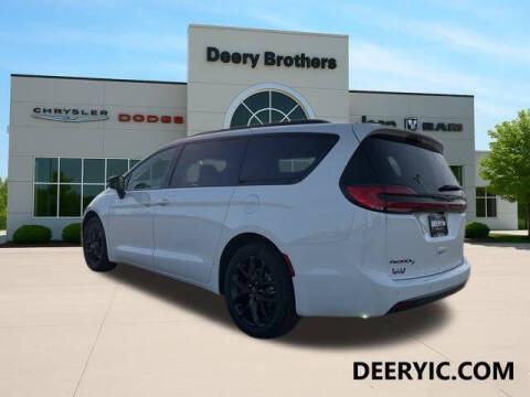 2026 Chrysler Pacifica Select