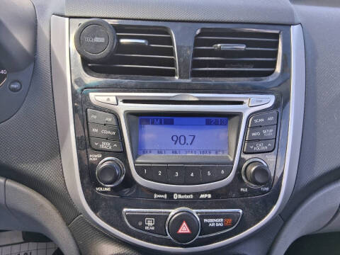 2013 Hyundai Accent SE