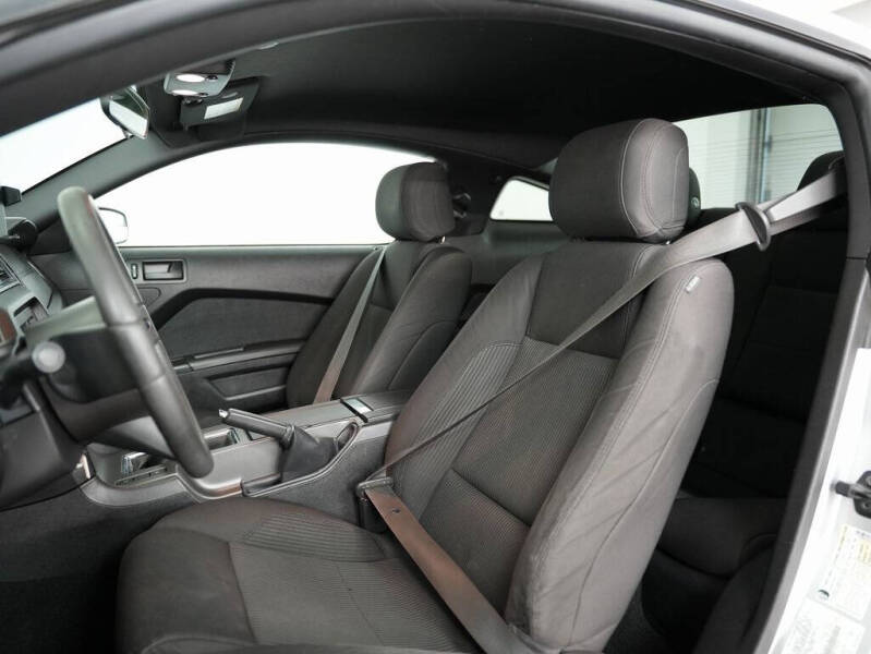 2012 Ford Mustang V6