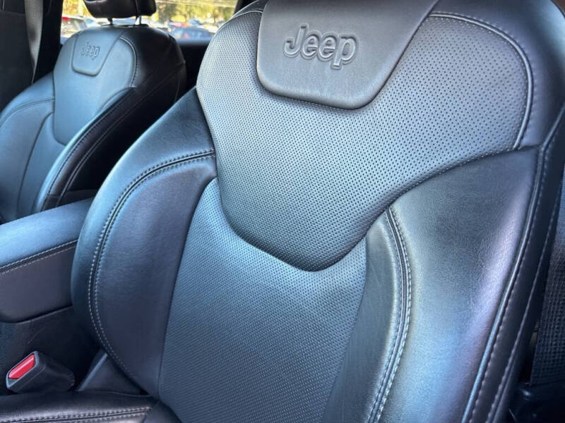 2023 Jeep Cherokee Altitude Lux