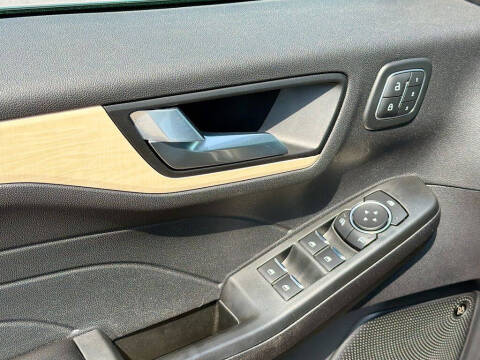 2022 Ford Escape Titanium