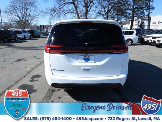 2026 Chrysler Pacifica Select