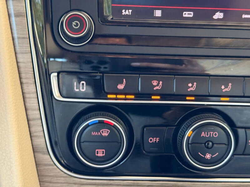 2018 Volkswagen Passat 2.0T SEL Premium