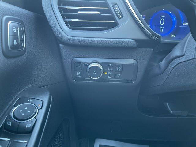 2022 Ford Escape Hybrid Titanium