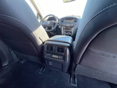 2018 Nissan Pathfinder SV