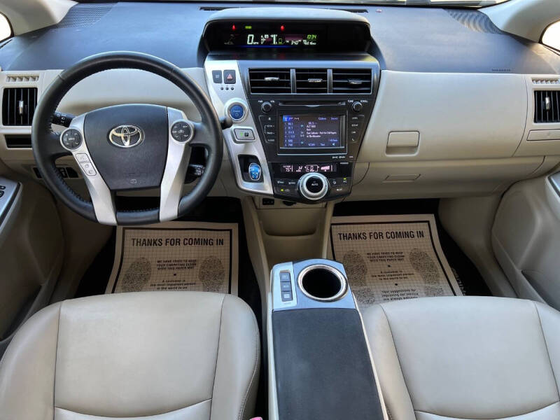 2013 Toyota Prius v Five