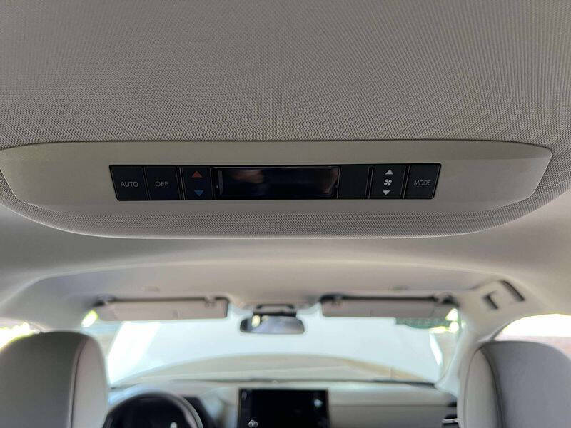 2025 Toyota Sienna LE 8-Passenger