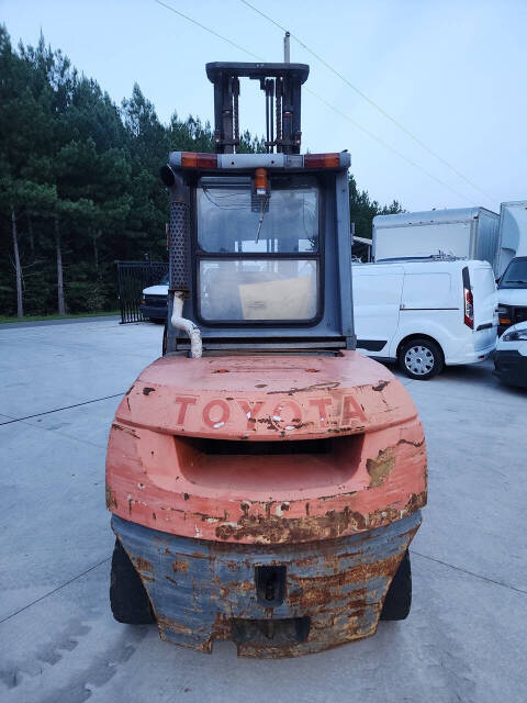 2004 Toyota 7FDAU50 Forklift for sale at PAKK AUTOMOTIVE in Peachland, NC