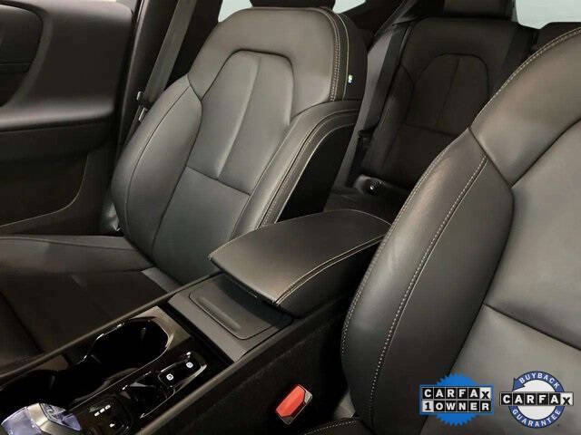 2025 Volvo XC40 B5 Plus Bright Theme