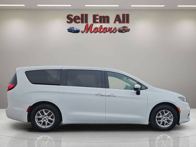 2023 Chrysler Pacifica Touring L