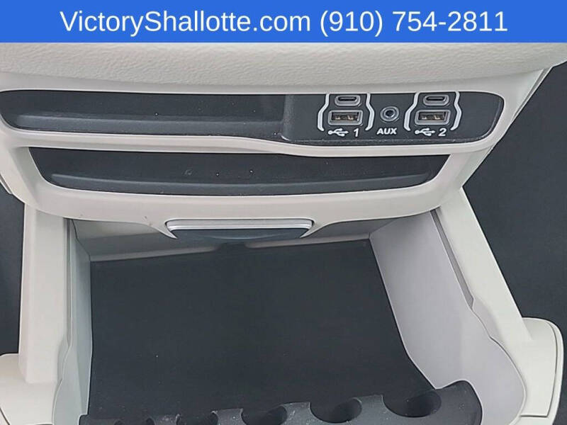 2024 Chrysler Pacifica Plug-In Hybrid Select