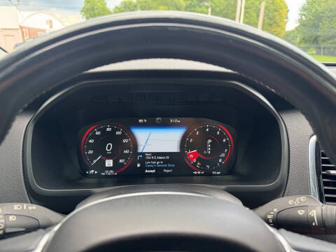 2016 Volvo XC90 T6 Momentum