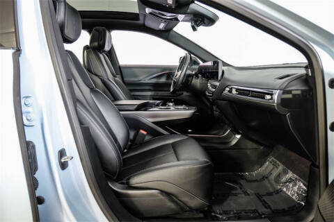 2024 Cadillac LYRIQ Luxury 1