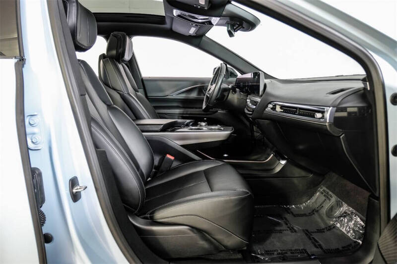 2024 Cadillac LYRIQ Luxury 1