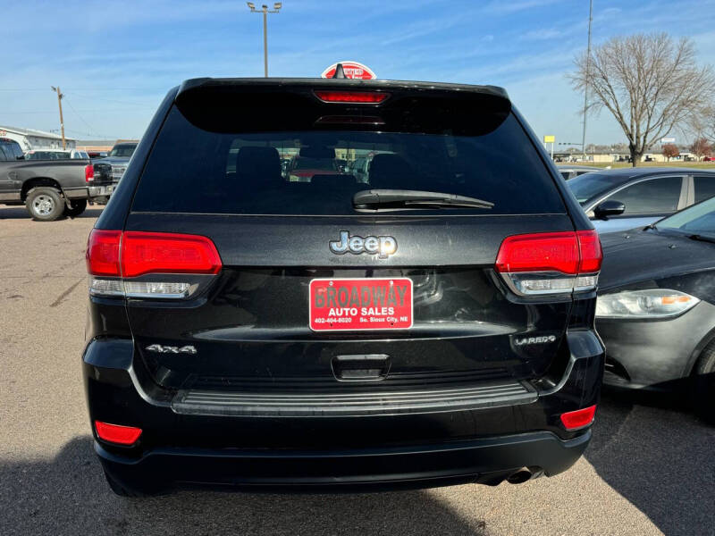 2014 Jeep Grand Cherokee Laredo photo 2