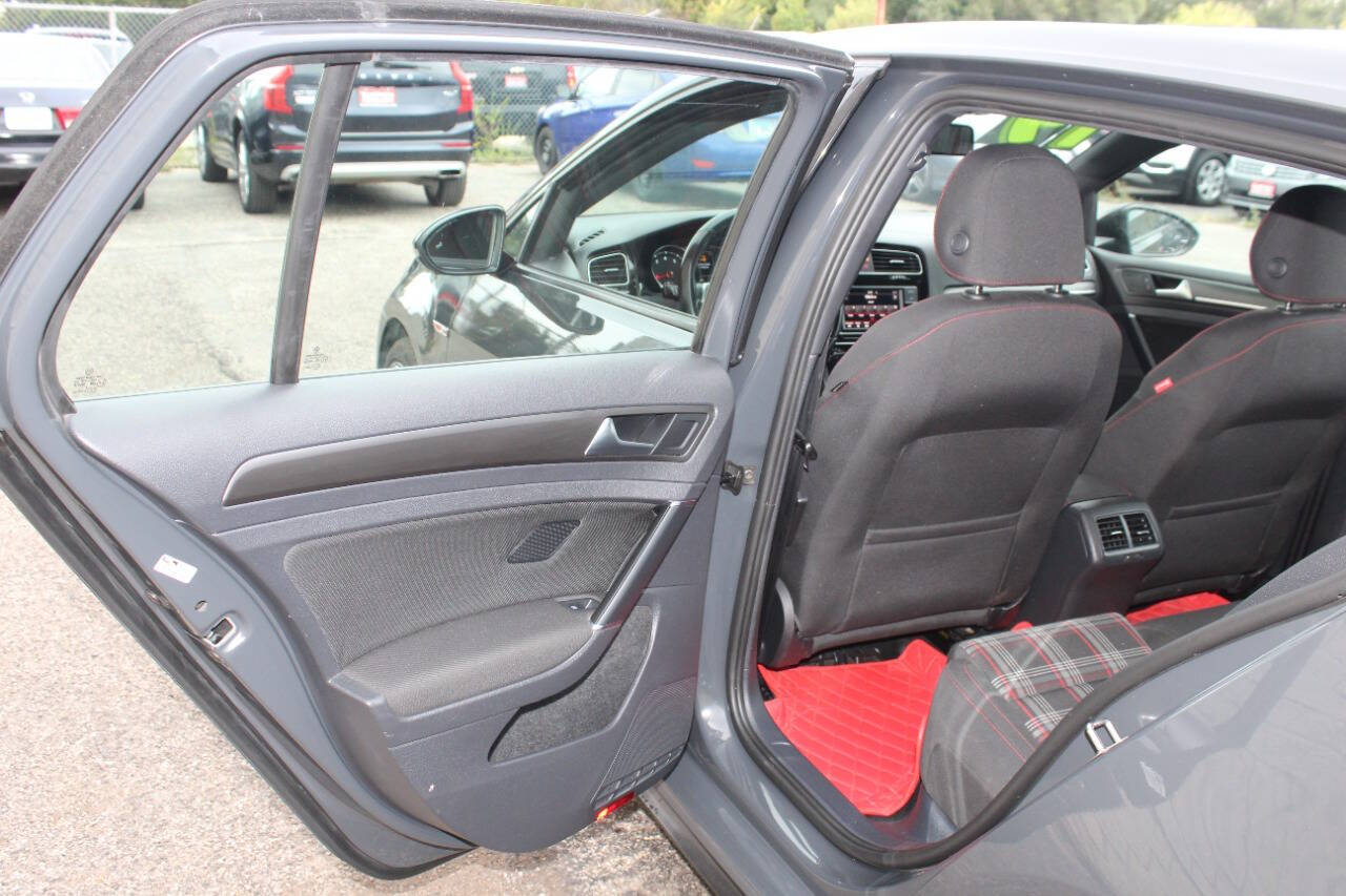 VolkswagenGolf GTI17