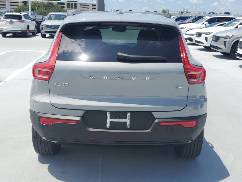 2026 Volvo XC40 B4 Core