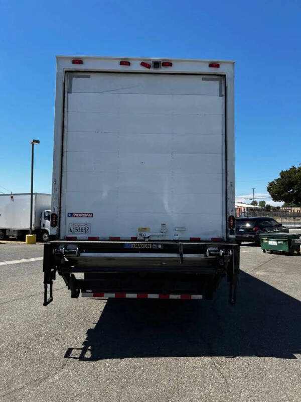 2018 Freightliner M2 106