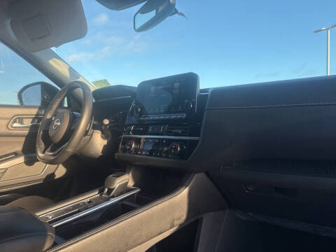 2022 Nissan Pathfinder SL