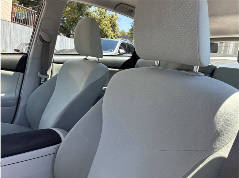 2012 Toyota Prius v Three