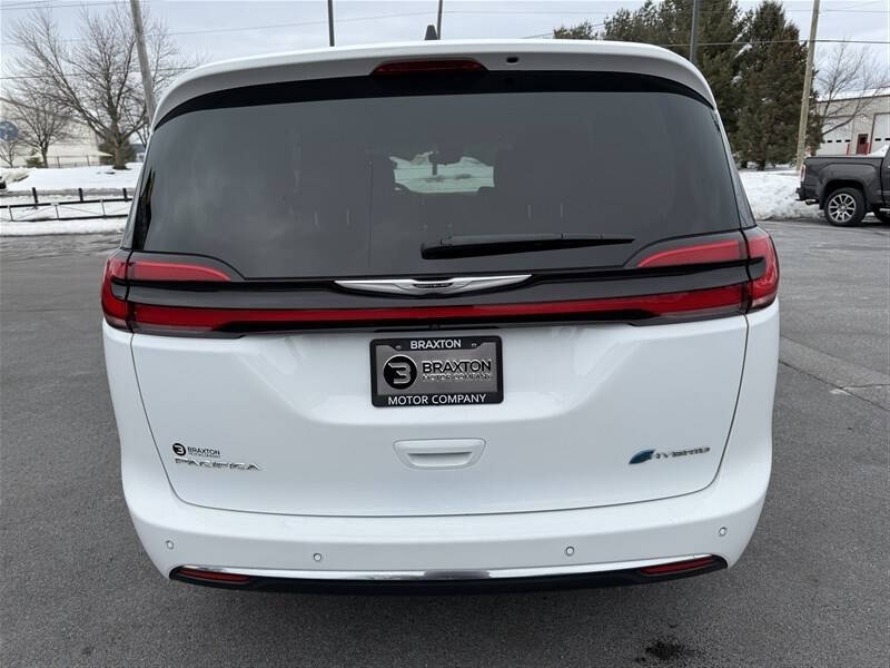 2024 Chrysler Pacifica Plug-In Hybrid