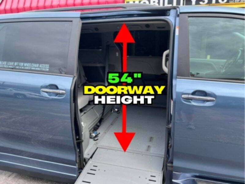 2016 Toyota Sienna XLE 8-Passenger