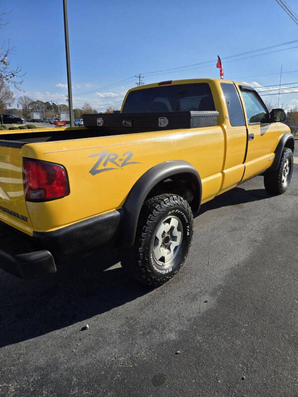 2003 Chevrolet S-10 LS photo 4